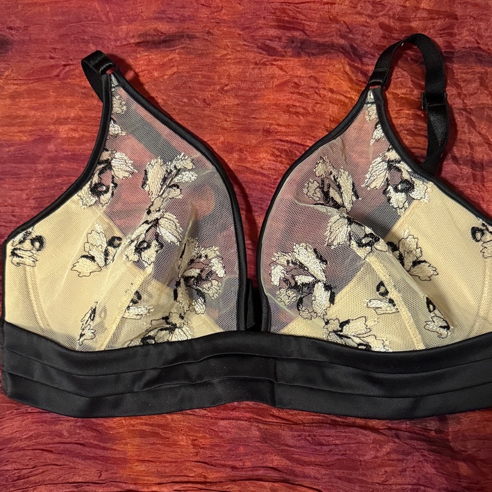 Calvin Klein CK Black Tempt Unlined Plunge Bra Black Floral Embroidered Shear - Picture 3 of 6